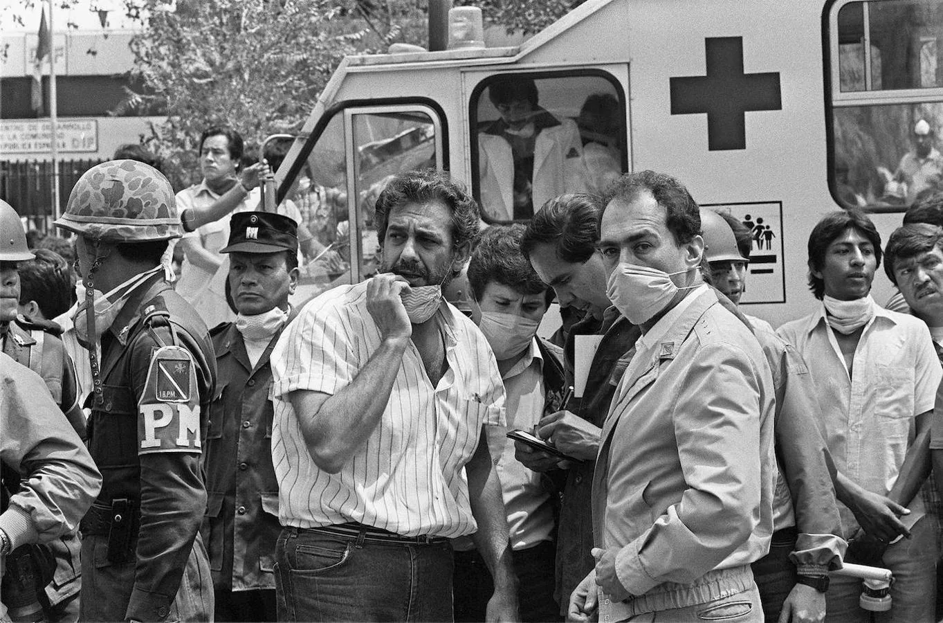 El 19 de septiembre de 1985 un grave terremoto de intensidad 8,1 y con epicentro en Michoacan causó unos 10.000 fallecidos. Entre los voluntarios en la búsqueda de supervivientes, el tenor español Plácido Domingo.. 