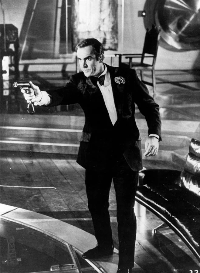 Una casa que forma parte de la historia del cine. A menudo las casas elegidas como escenarios de películas se convierten en lugares de culto, como el caso de una de las villas de Sean Connery situada en Niza, que acaba de poner en venta por un precio que solo unos pocos pueden permitirse: 30 millones de dólares. Además de encontrarse en un paraje idílico, en ella se rodó una de las películas de la saga de "James Bond", concretamente “Nunca digas nunca jamás” en 1983.