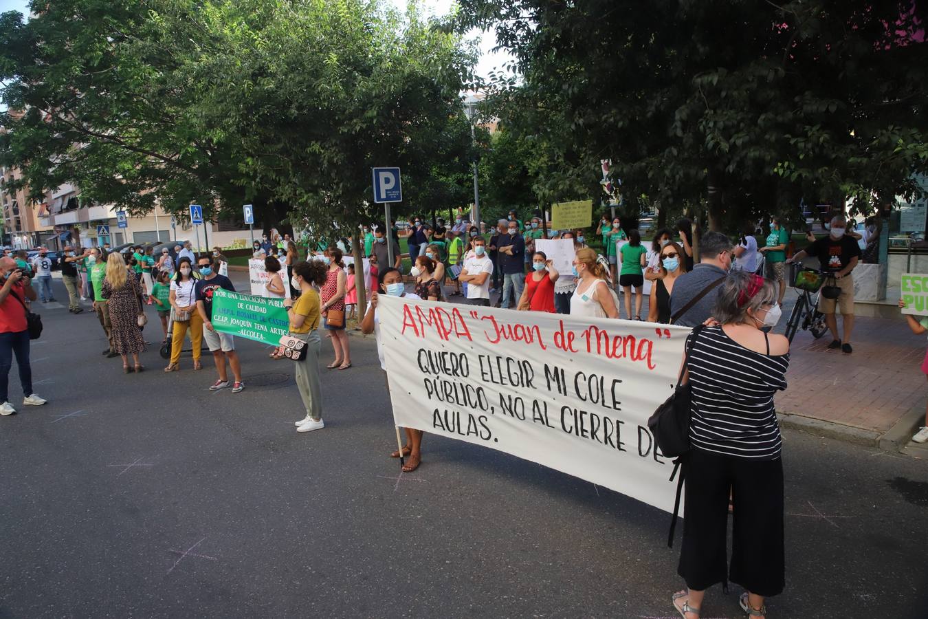 La protesta de padres y alumnos en Córdoba contra el recorte de unidades educativas