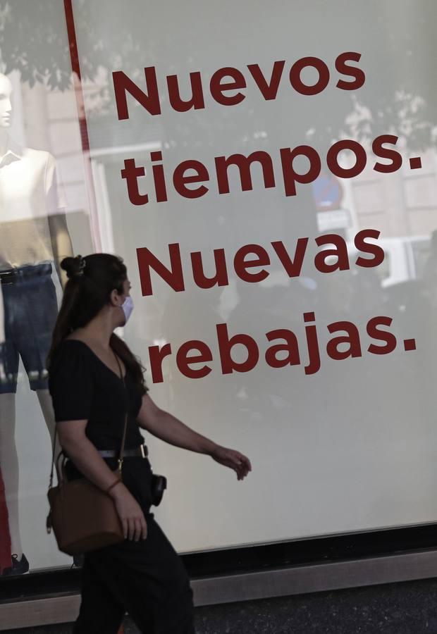 En imágenes: comienzan las rebajas en Sevilla