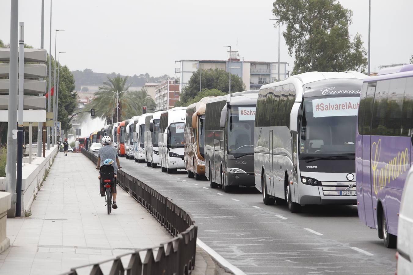 La protesta #Salvarelautocar de Córdoba en imágenes