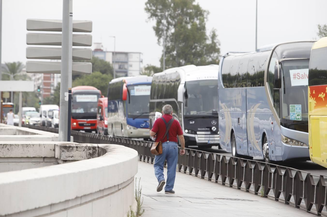 La protesta #Salvarelautocar de Córdoba en imágenes