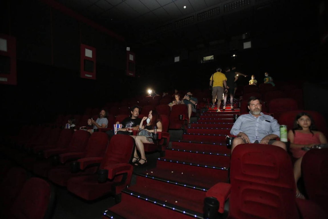 En imágenes, la reapertura de las salas de cine en Córdoba