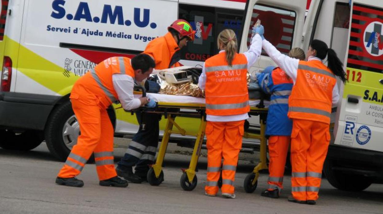 Personal del SAMU durante un ejercicio de emergencias