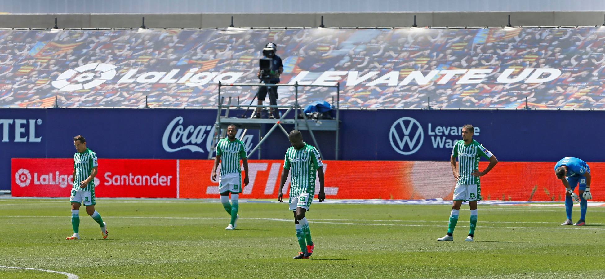 La derrota del Betis contra el Levante, en imágenes