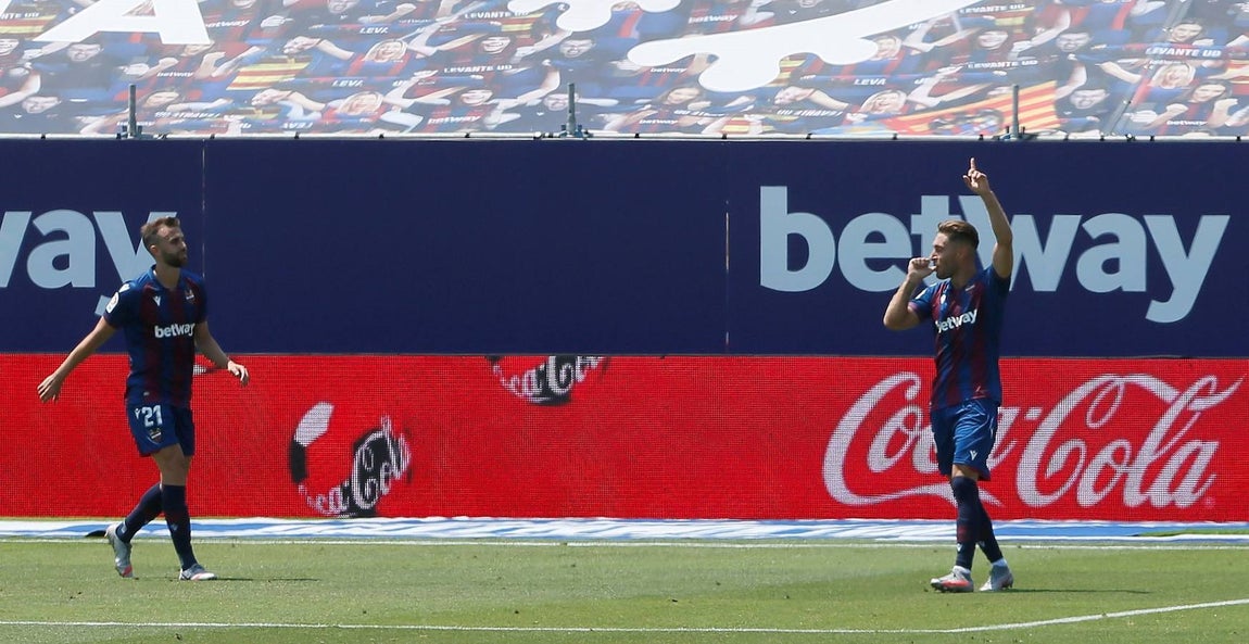 La derrota del Betis contra el Levante, en imágenes