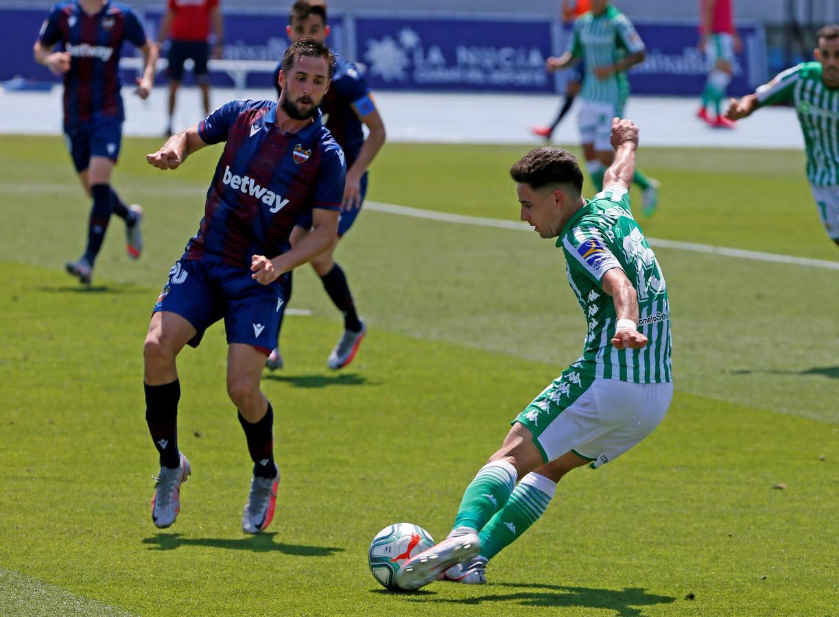 La derrota del Betis contra el Levante, en imágenes