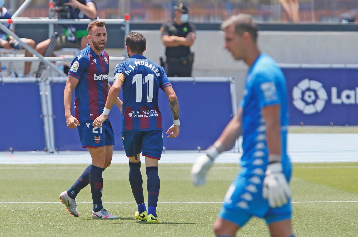 La derrota del Betis contra el Levante, en imágenes