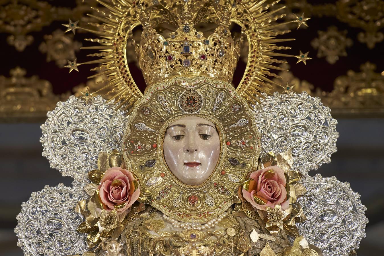 La Virgen del Rocío amanece en su paso para presidir la Función Principal en honor al Patrón, San Pedro