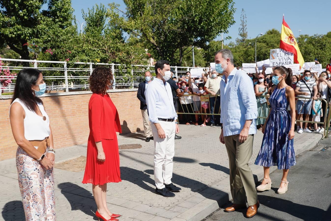 La visita de los Reyes de España al Polígono Sur de Sevilla, en imágenes