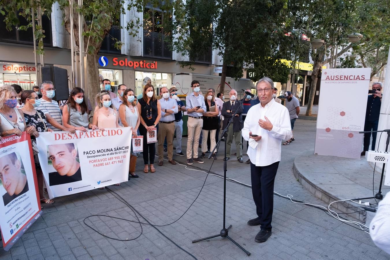 En imágenes, el acto de apoyo en Córdoba a la familia de Paco Molina