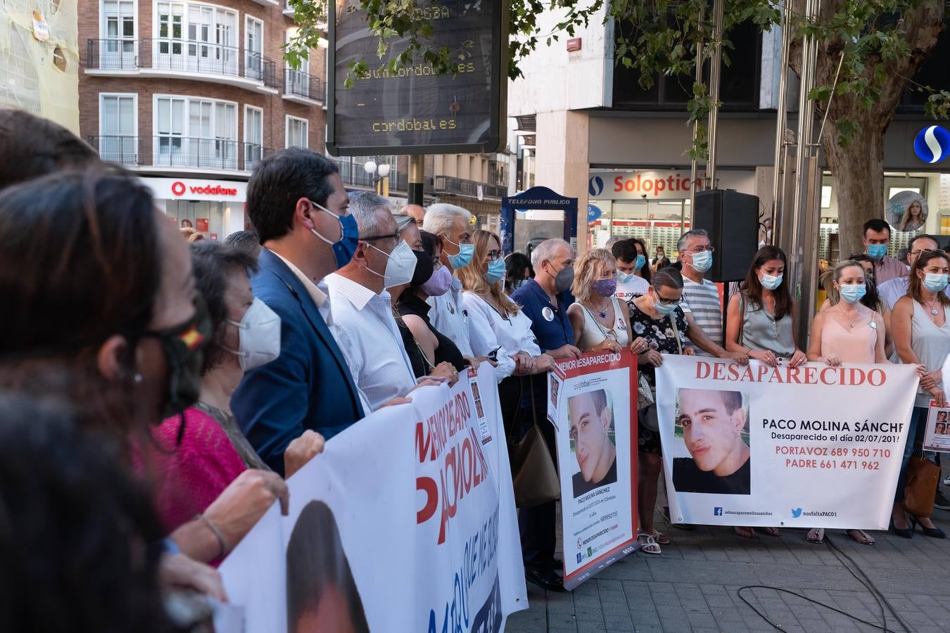 En imágenes, el acto de apoyo en Córdoba a la familia de Paco Molina