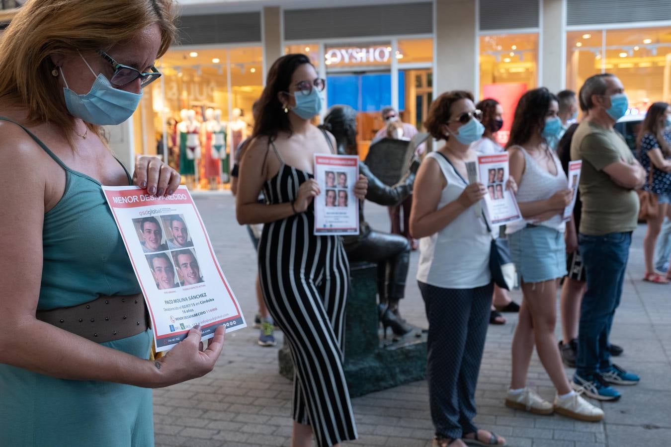 En imágenes, el acto de apoyo en Córdoba a la familia de Paco Molina