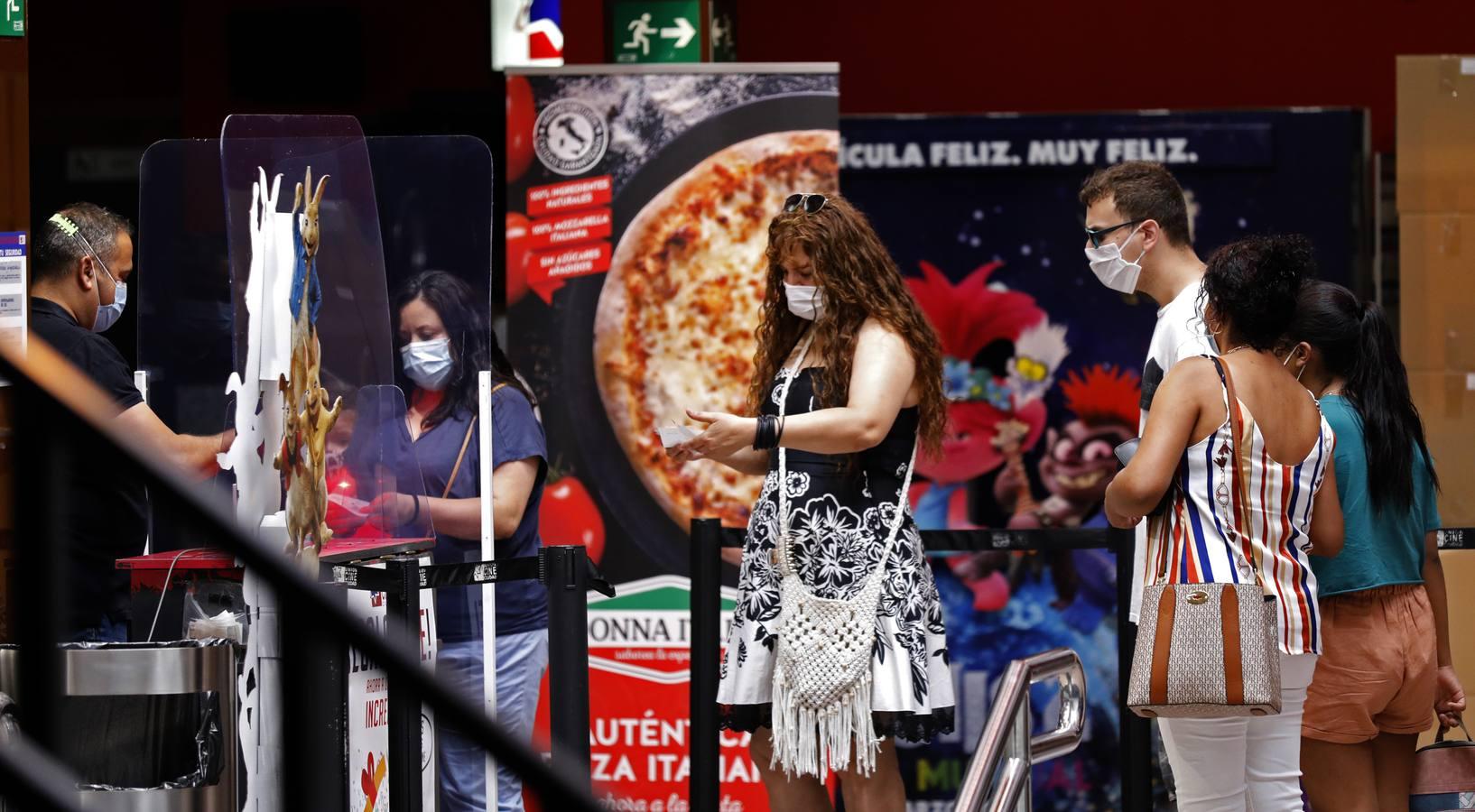 La reapertura de los cines Guadalquivir de Córdoba, en imágenes