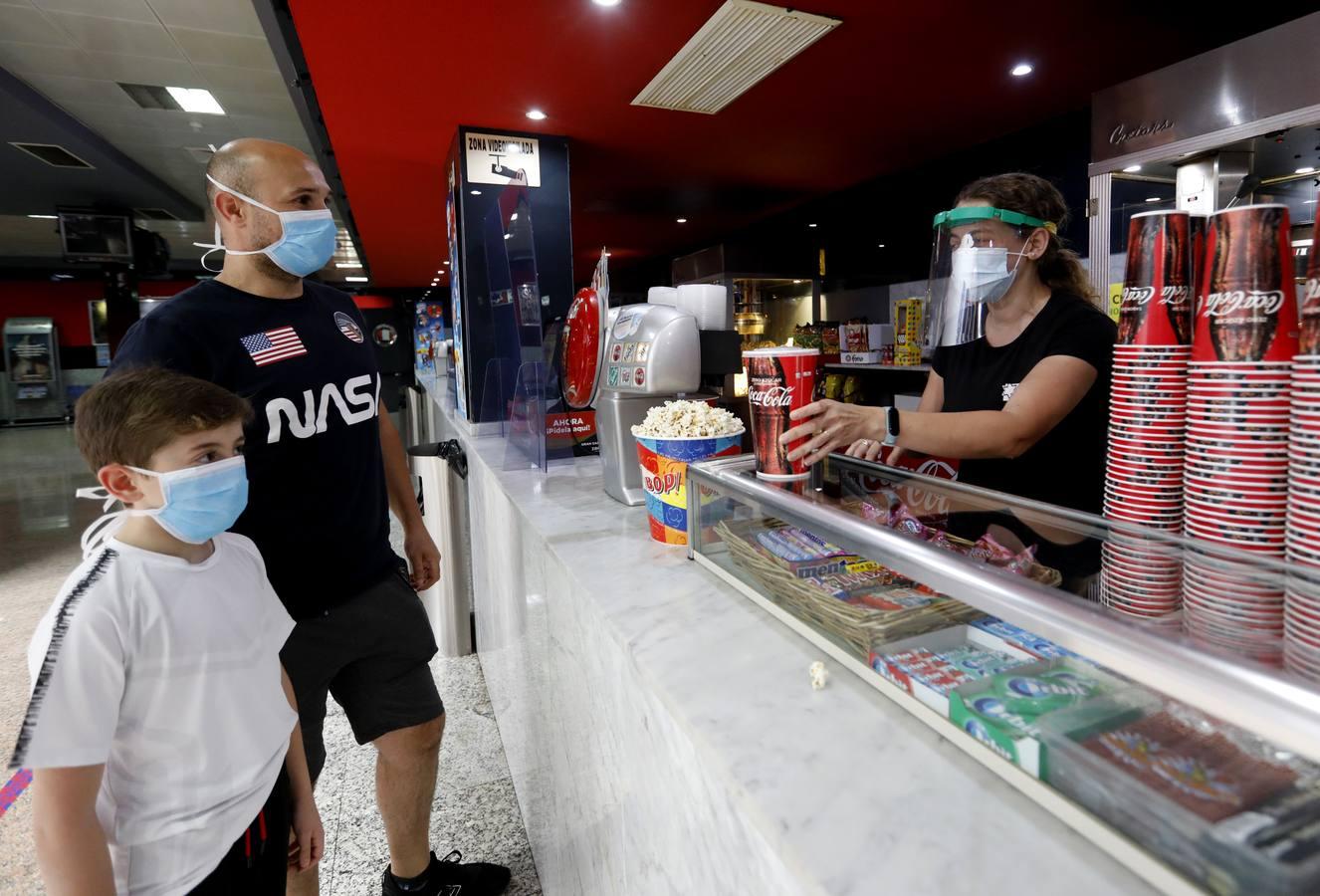 La reapertura de los cines Guadalquivir de Córdoba, en imágenes