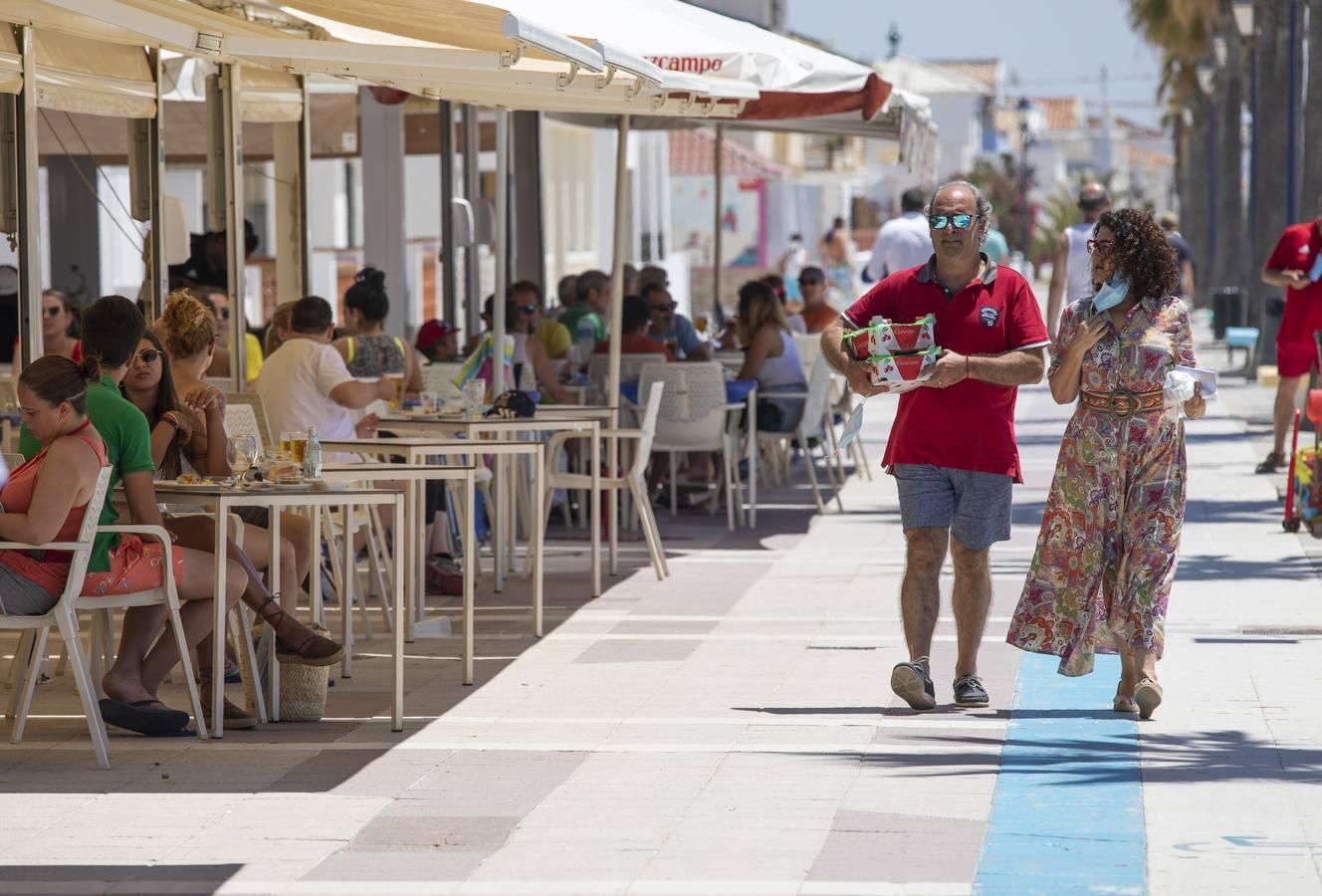 En imágenes, la playa de La Antilla da la bienvenida al verano