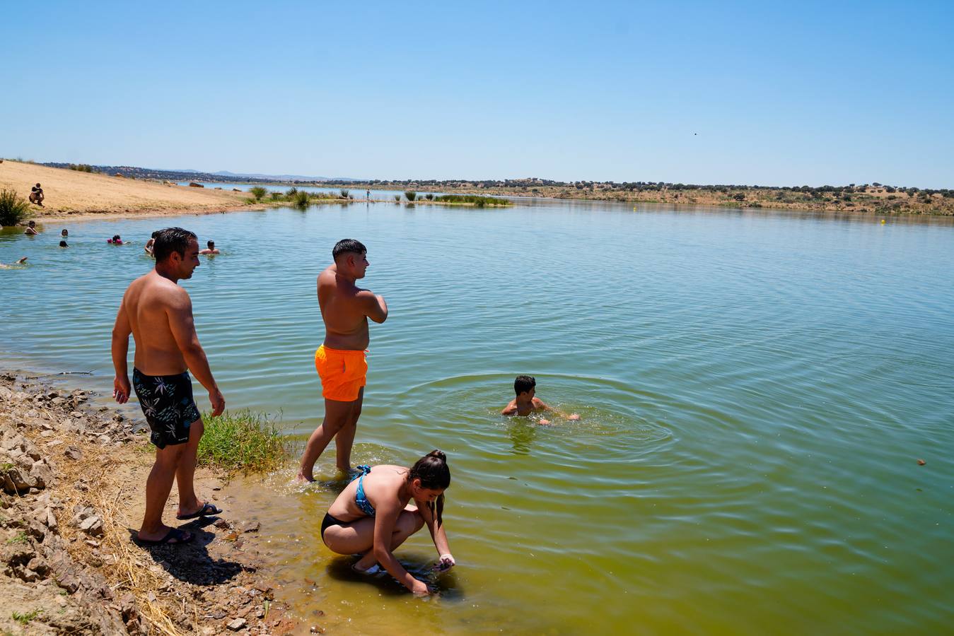 Los primeros chapuzones en las playas de interior de Córdoba