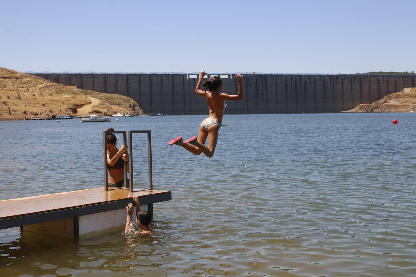 Los primeros chapuzones en las playas de interior de Córdoba