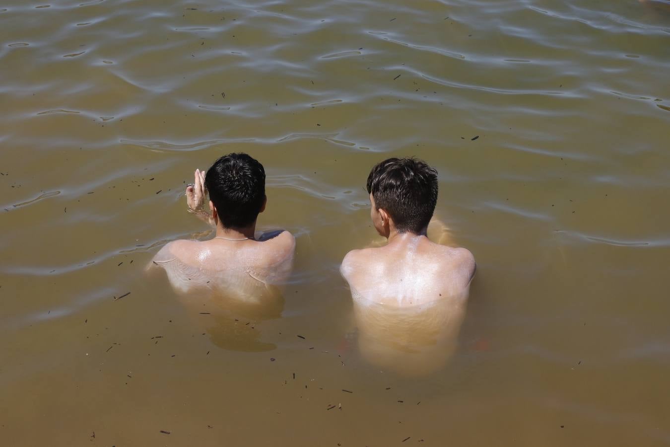 Los primeros chapuzones en las playas de interior de Córdoba