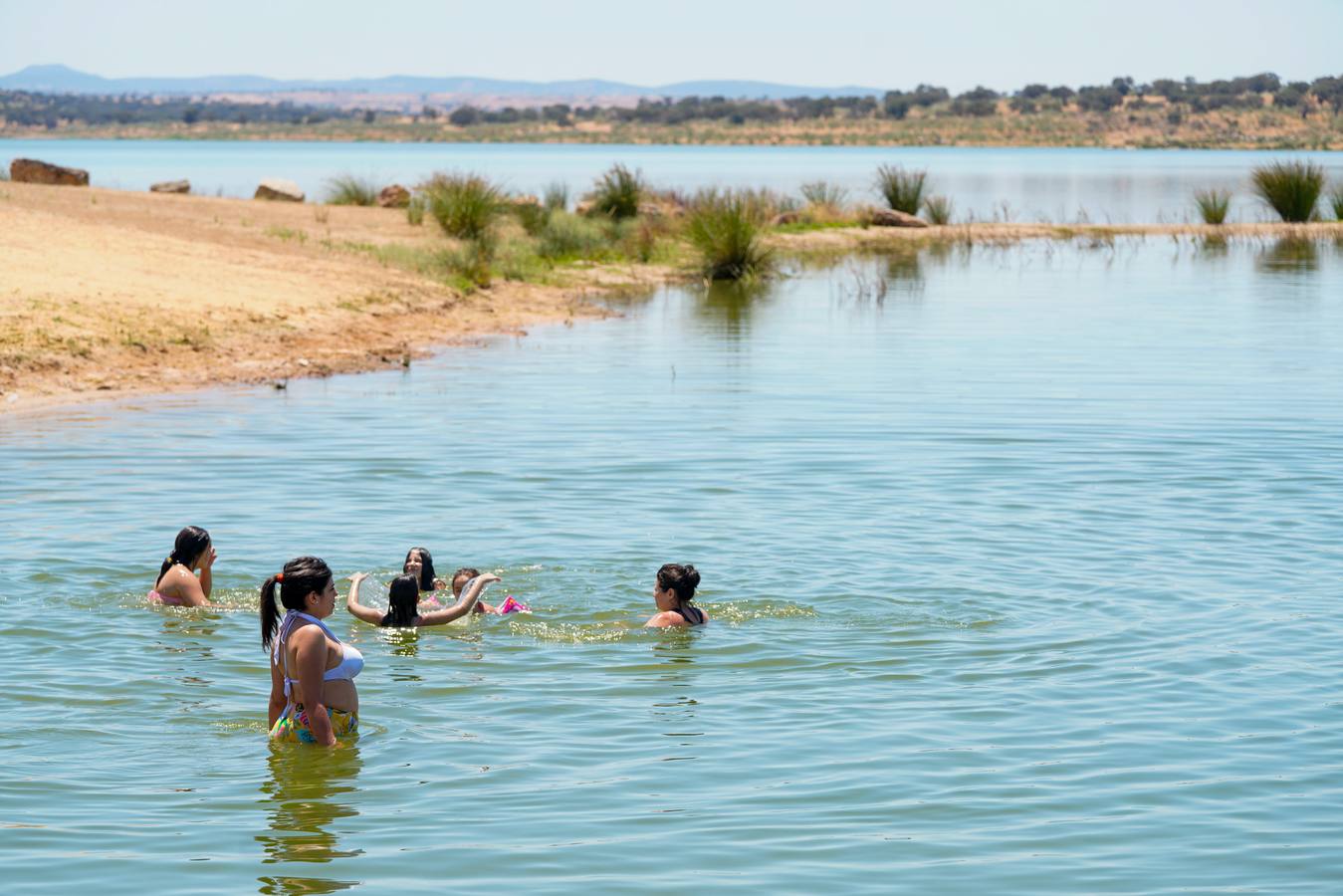 Los primeros chapuzones en las playas de interior de Córdoba