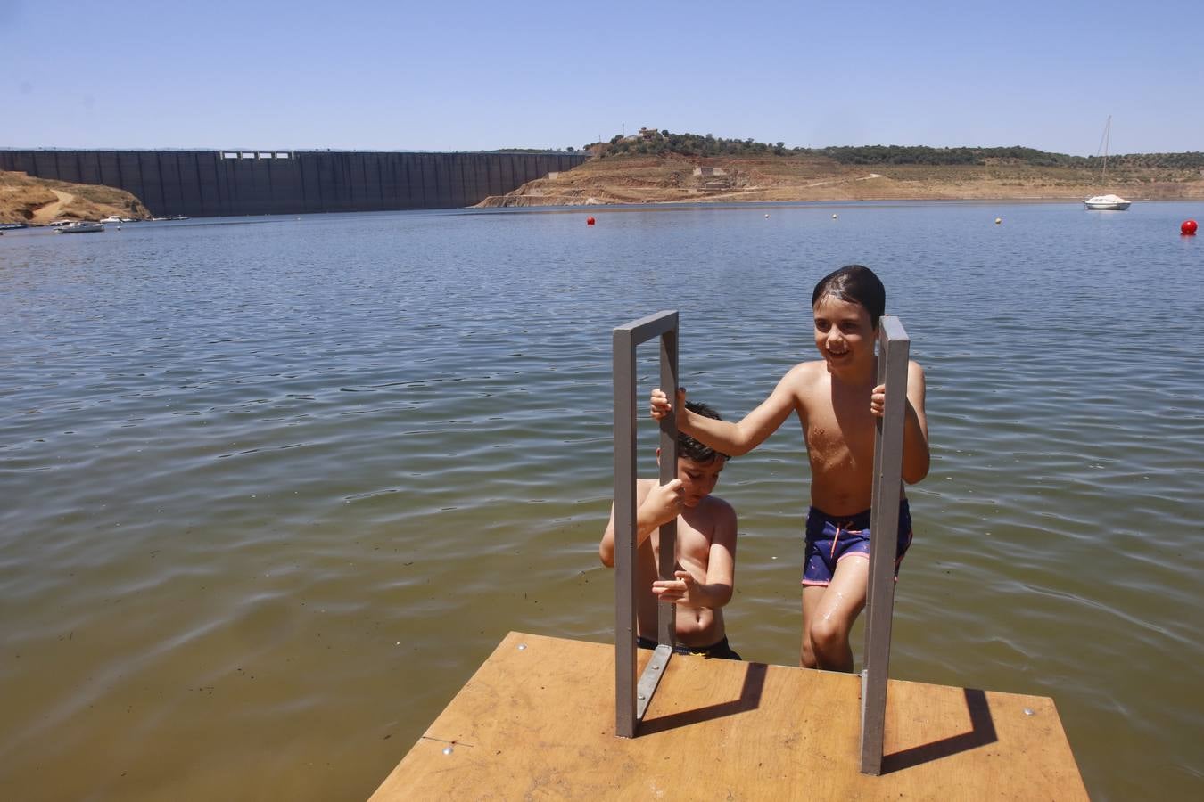 Los primeros chapuzones en las playas de interior de Córdoba