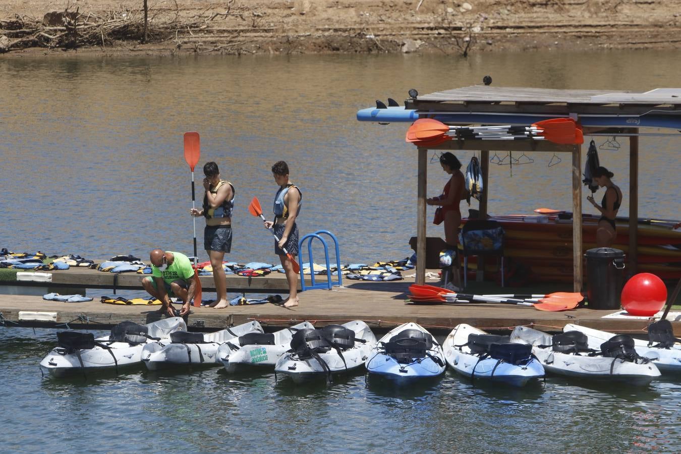 Los primeros chapuzones en las playas de interior de Córdoba