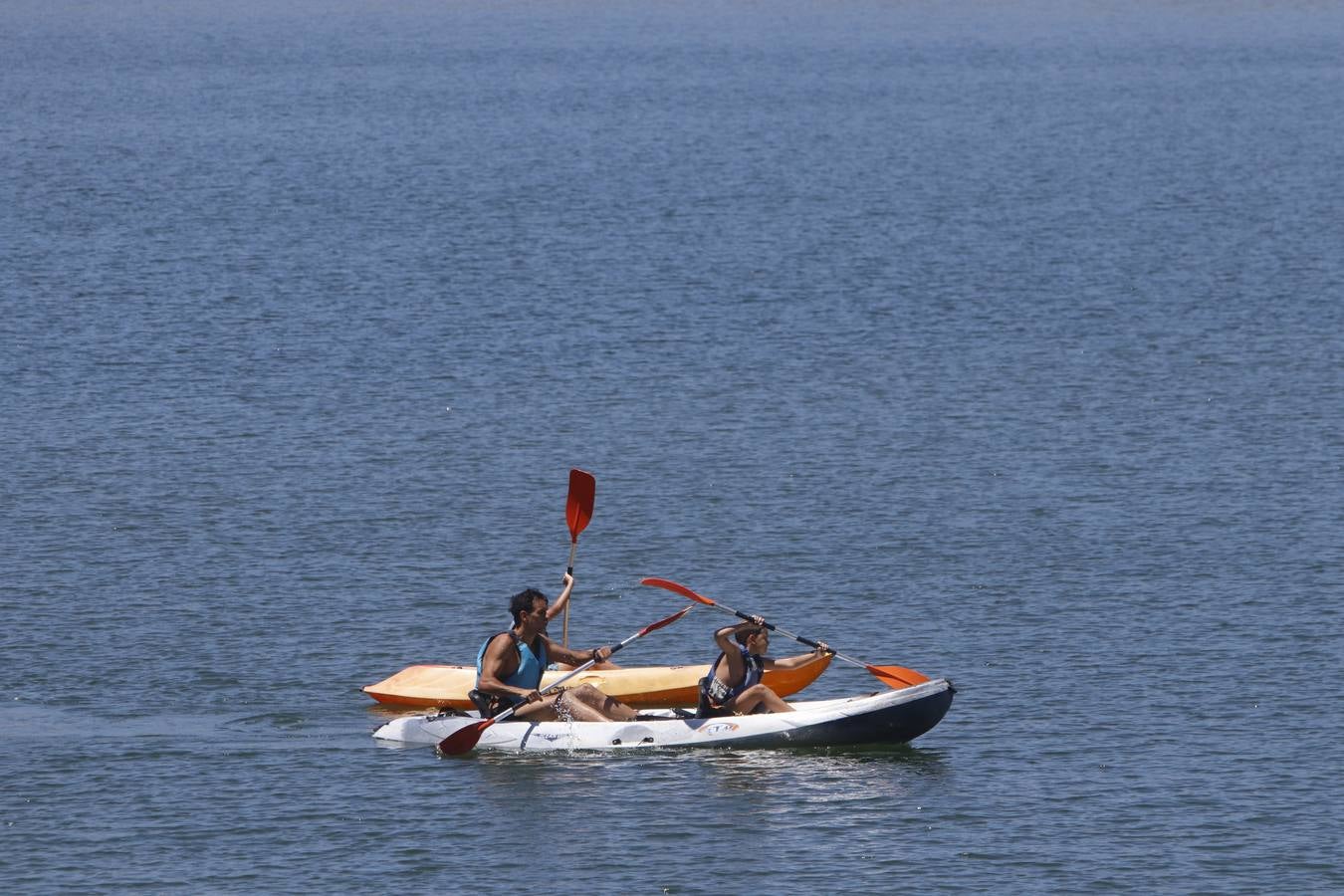 Los primeros chapuzones en las playas de interior de Córdoba