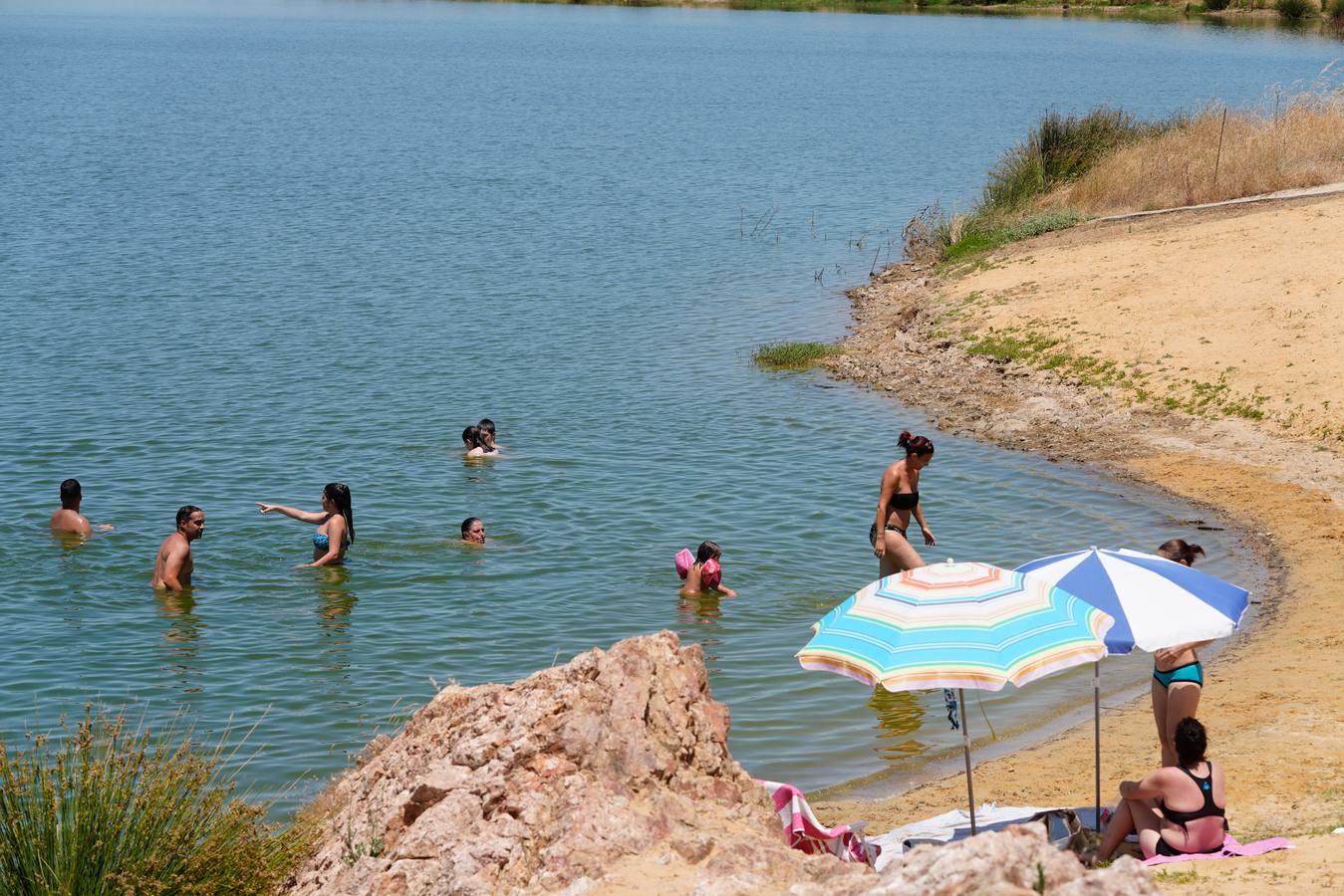 Los primeros chapuzones en las playas de interior de Córdoba