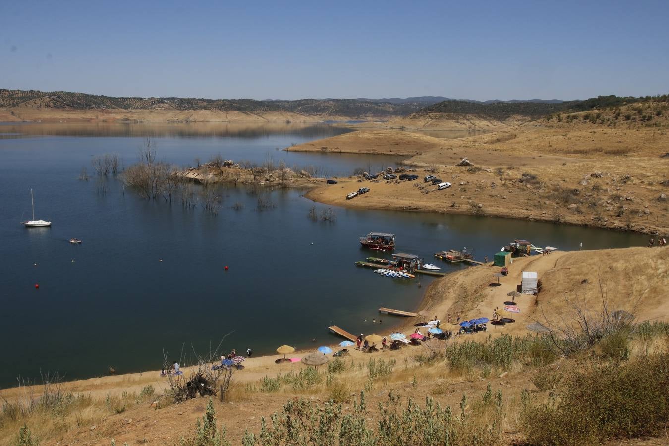 Los primeros chapuzones en las playas de interior de Córdoba