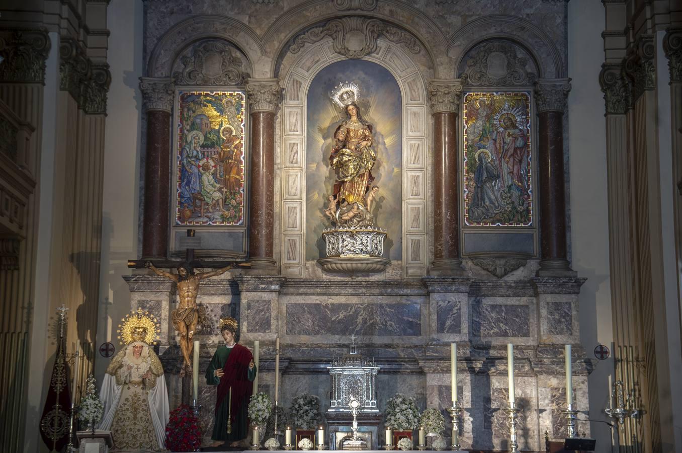 Los titulares de la Sed, en el altar mayor de la parroquia de la Concepción