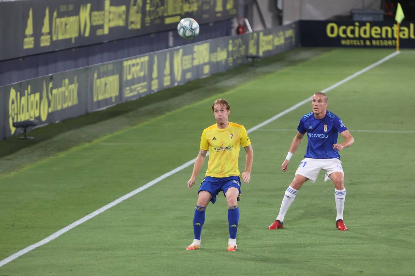 Partido Cádiz-Oviedo (2-0)