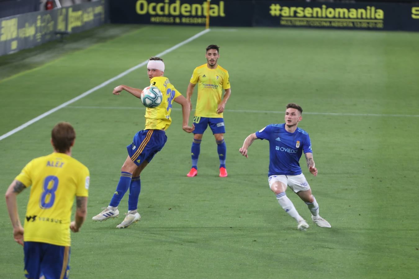 Partido Cádiz-Oviedo (2-0)