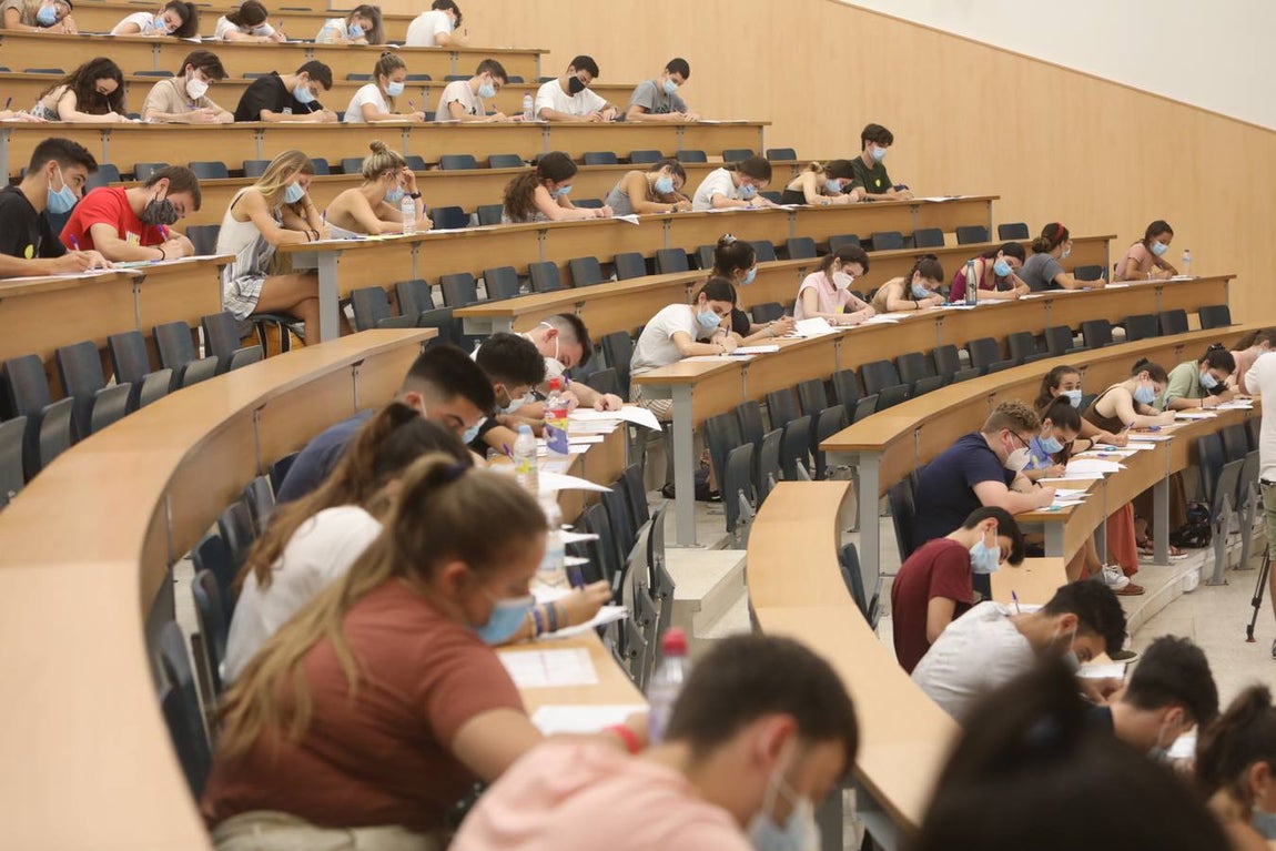 Normalidad en el inicio de la Selectividad del Covid-19 en Cádiz