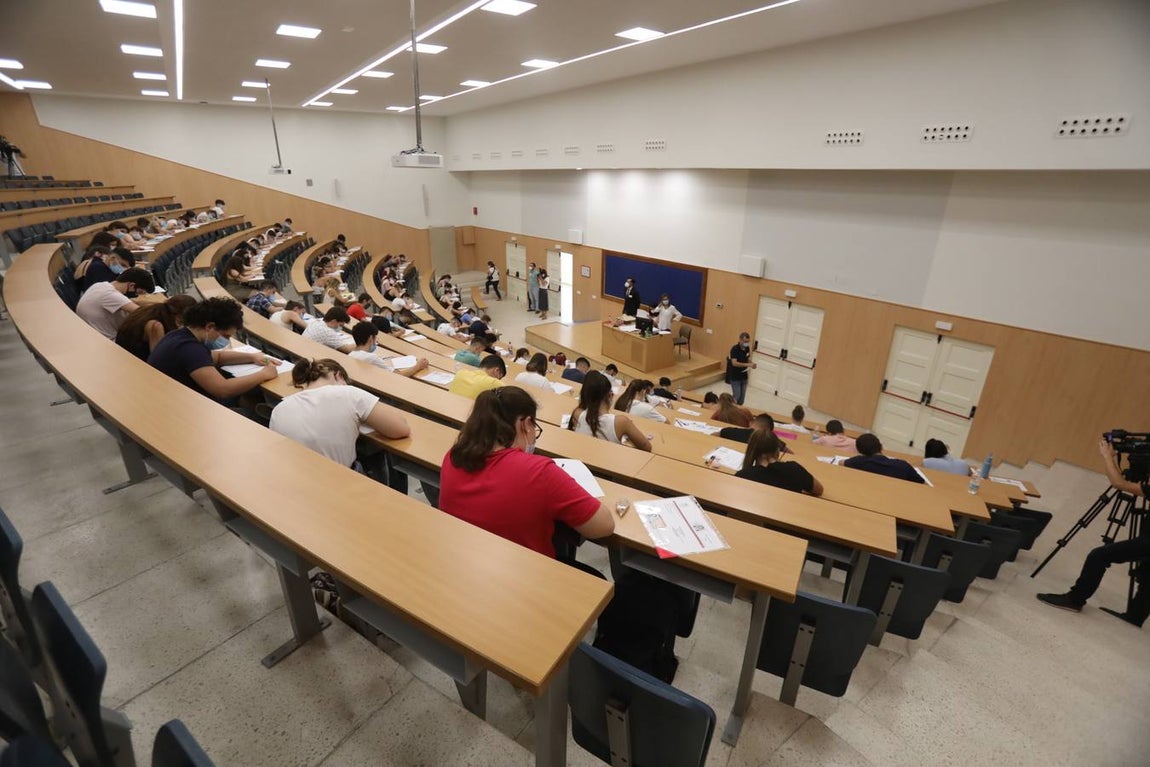 Normalidad en el inicio de la Selectividad del Covid-19 en Cádiz