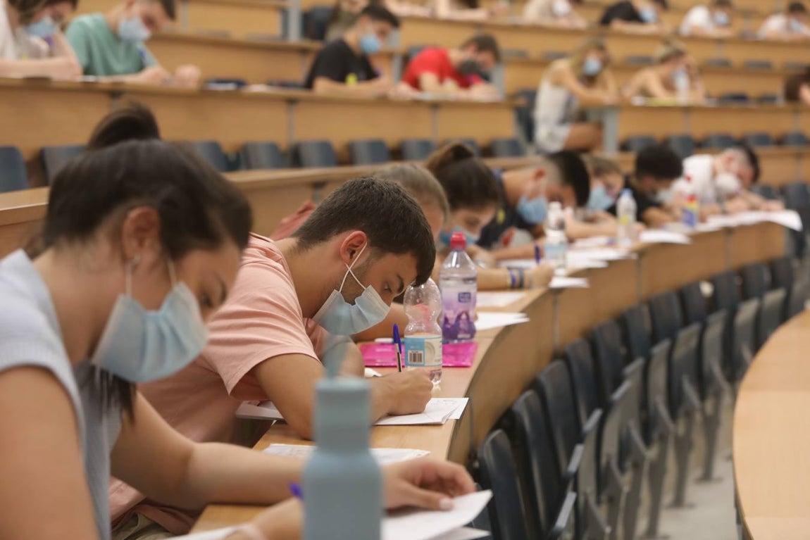Normalidad en el inicio de la Selectividad del Covid-19 en Cádiz