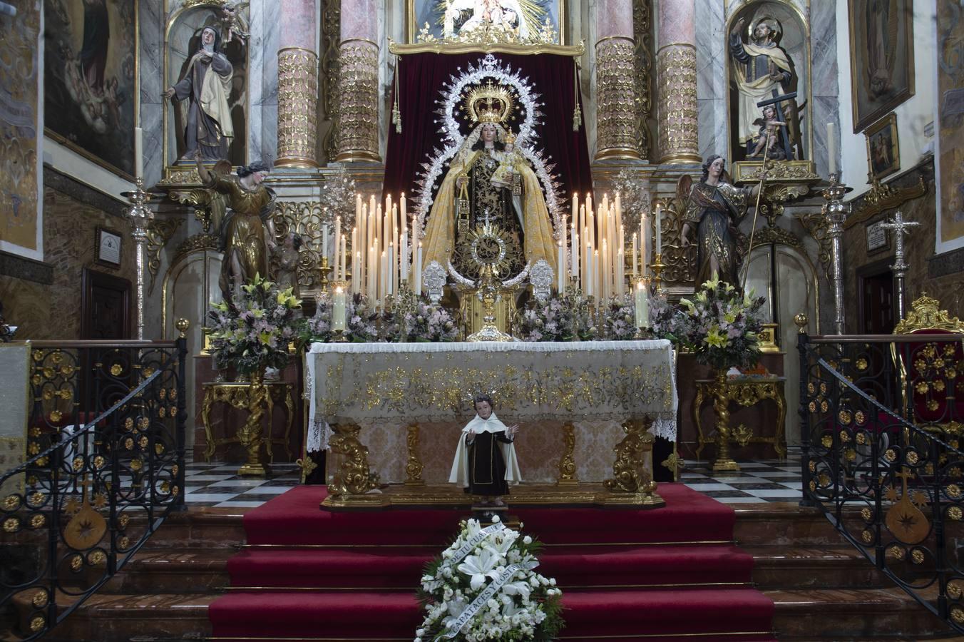 Altar de novena del Carmen del Santo Ángel