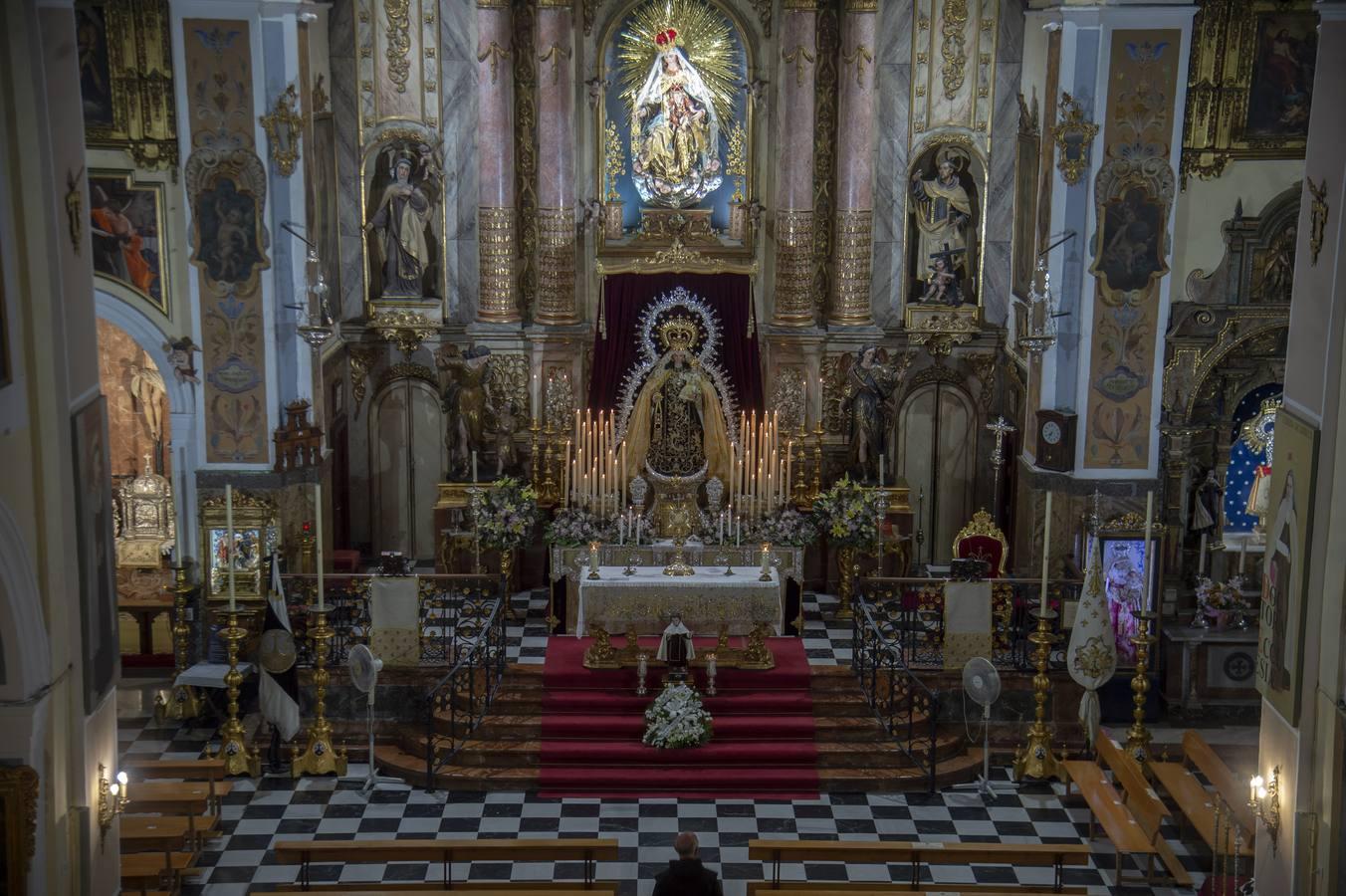 Altar de novena del Carmen del Santo Ángel