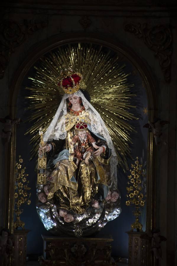 Altar de novena del Carmen del Santo Ángel