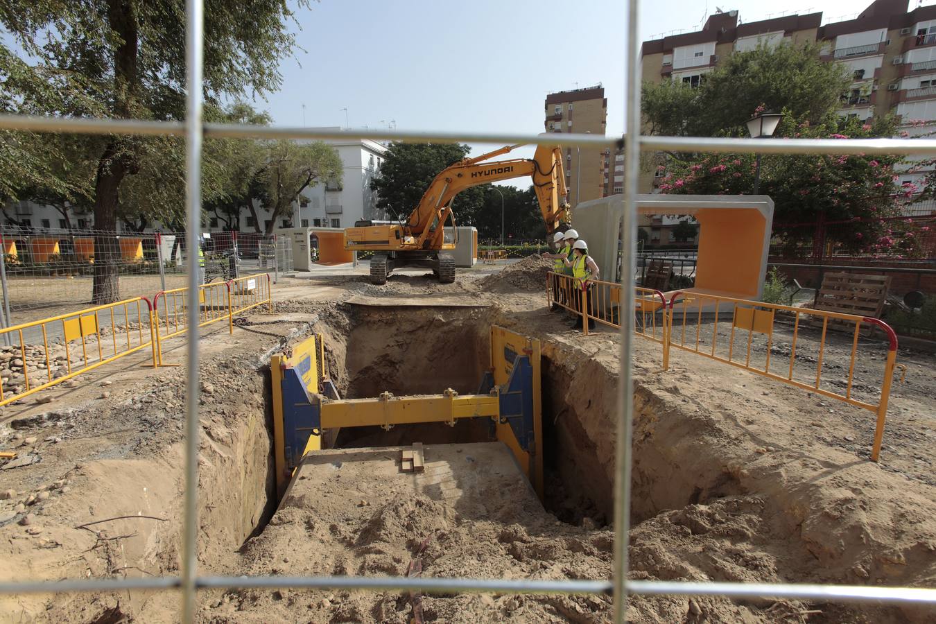 En imágenes, la construcción del colector de la Ronda de Tejares