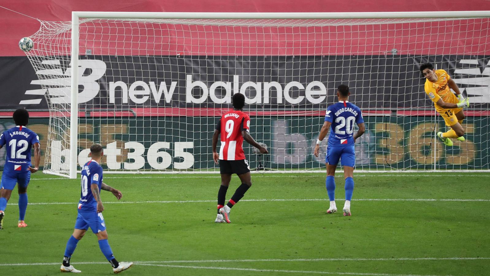 En imágenes, el encuentro entre el Athletic de Bilbao y el Sevilla F.C. en San Mamés