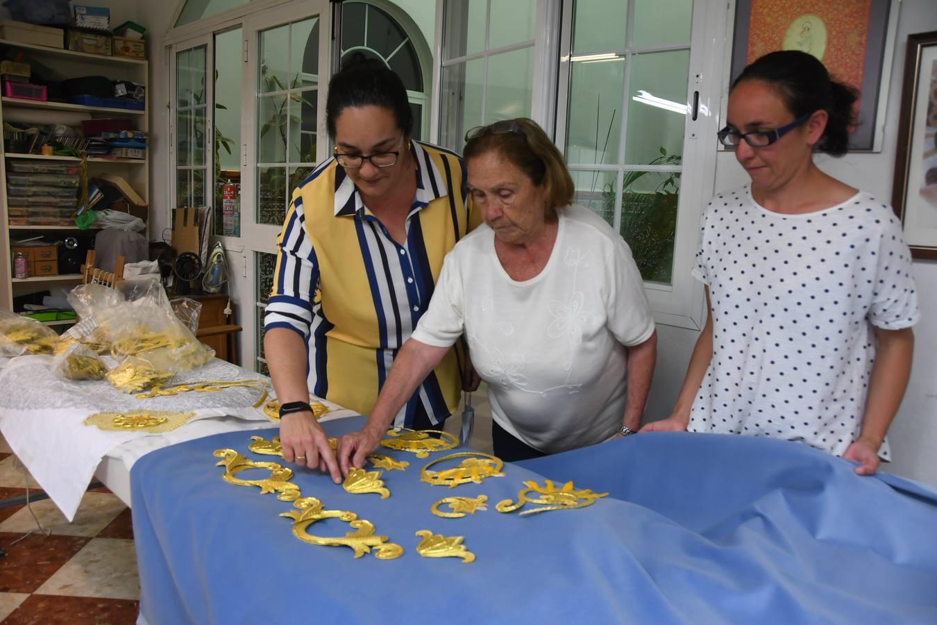 Detalles del nuevo manto de salida de la Virgen de Consolación de la Sed