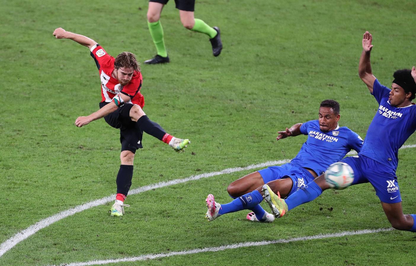 En imágenes, el encuentro entre el Athletic de Bilbao y el Sevilla F.C. en San Mamés