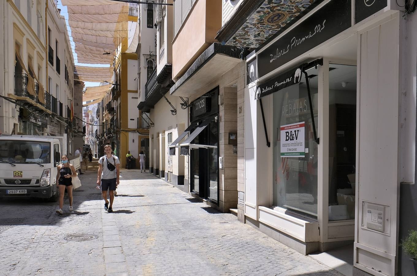 Numerosos negocios del centro de Sevilla echan el cierre