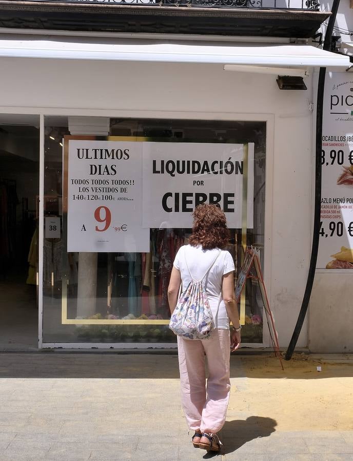 Numerosos negocios del centro de Sevilla echan el cierre