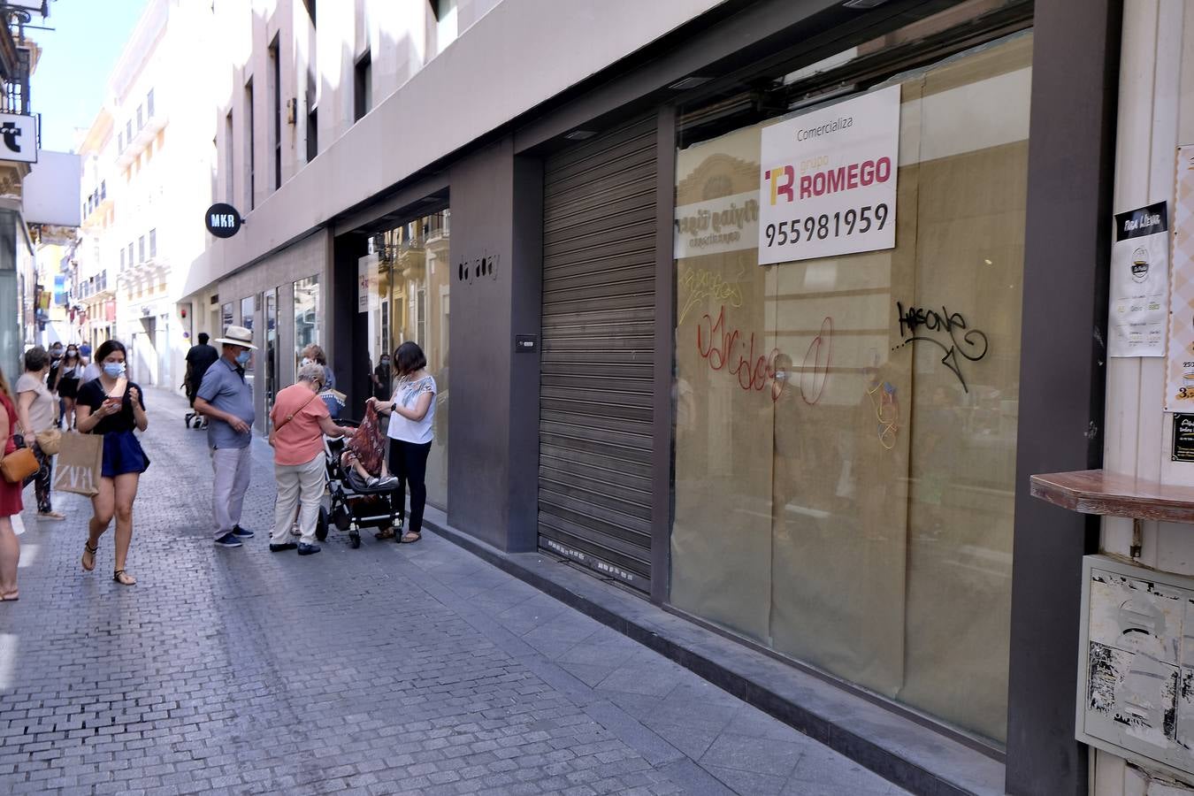 Numerosos negocios del centro de Sevilla echan el cierre