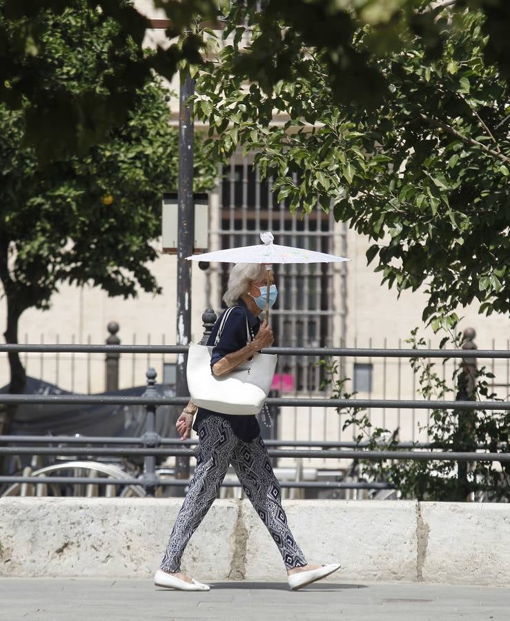 En imágenes, fin de semana sofocante en las calles de Sevilla