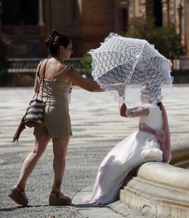 En imágenes, fin de semana sofocante en las calles de Sevilla