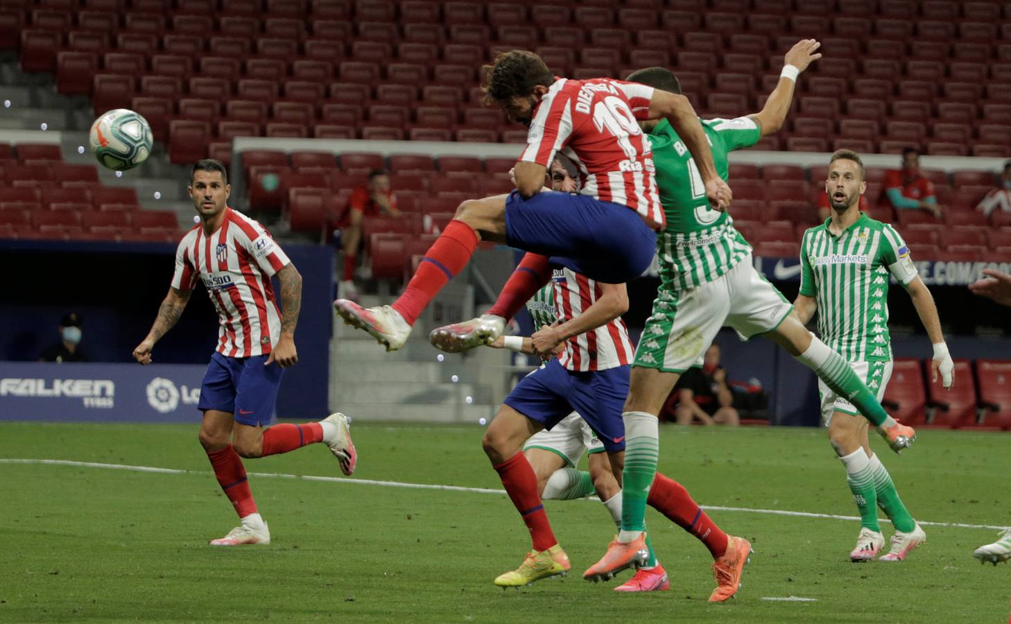 En imágenes, el encuentro entre el Atlético de Madrid y el Betis en el Wanda Metropolitano