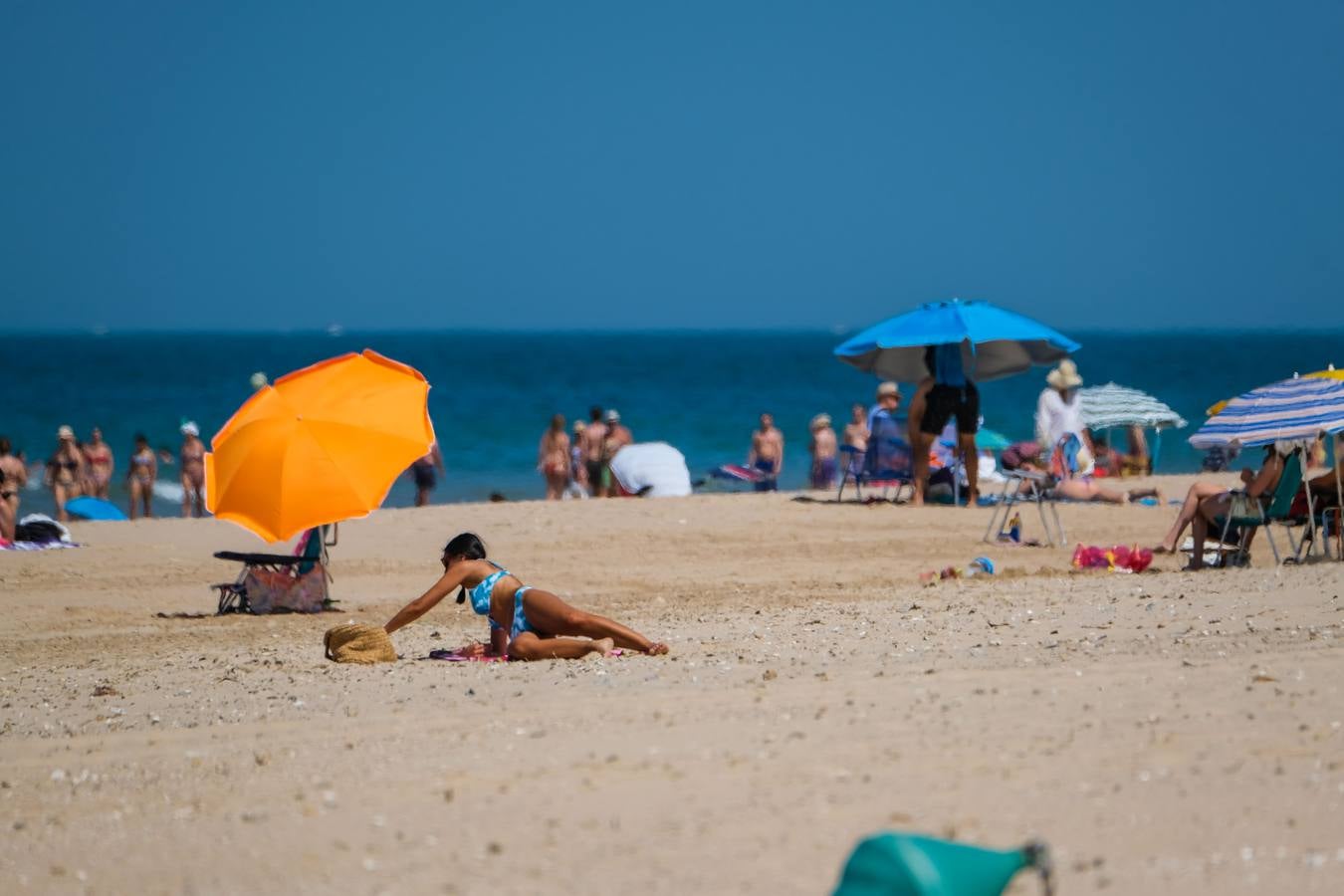 En imágenes, gran afluencia en la playa de Costa Ballena