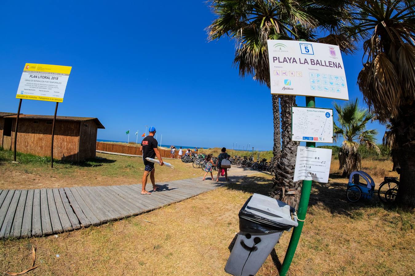 En imágenes, gran afluencia en la playa de Costa Ballena